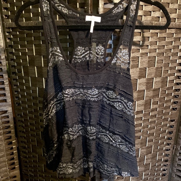 Kiara Flowy black lace tank - Picture 3 of 5